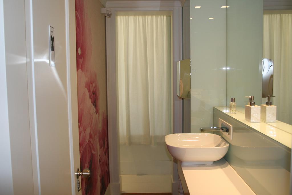 Chiado 16 Apartment Lisbon Bagian luar foto